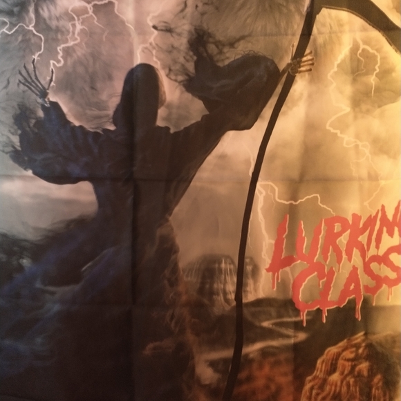 Lurking class tapestry - Picture 5 of 5